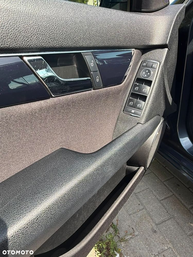 Mercedes-Benz Klasa C 180 Kompressor Automatik Classic - 17