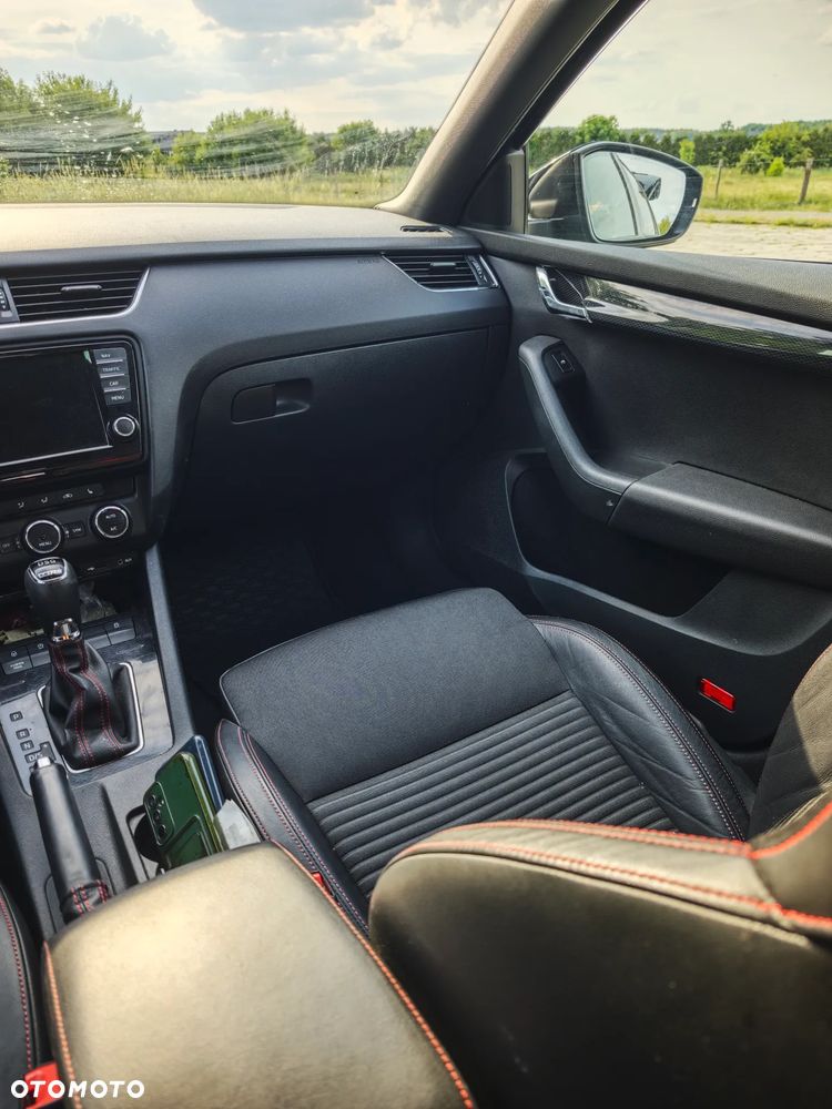 Skoda Octavia 2.0 TDI RS DSG - 15