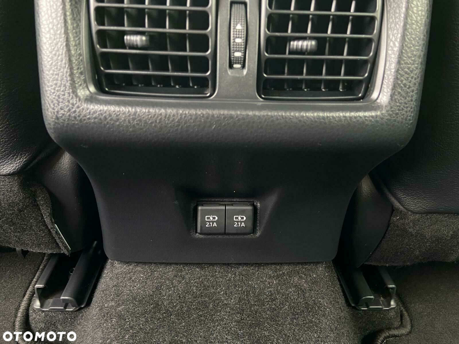 Toyota Camry 2.5 Hybrid Comfort CVT - 33