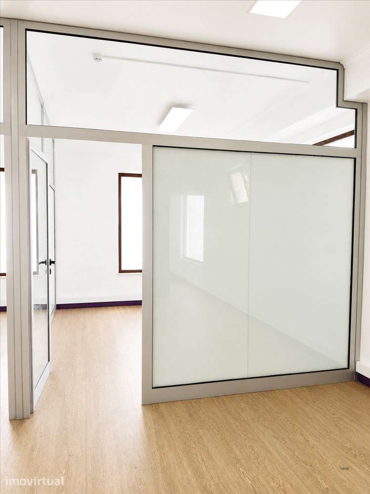 Loja Remodelada para Arrendamento na Ramada | 87 m² | €1.100/mês - Grande imagem: 3/9