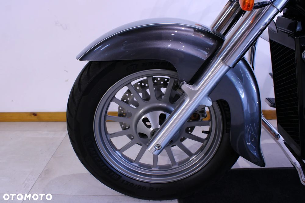 Suzuki Intruder - 35