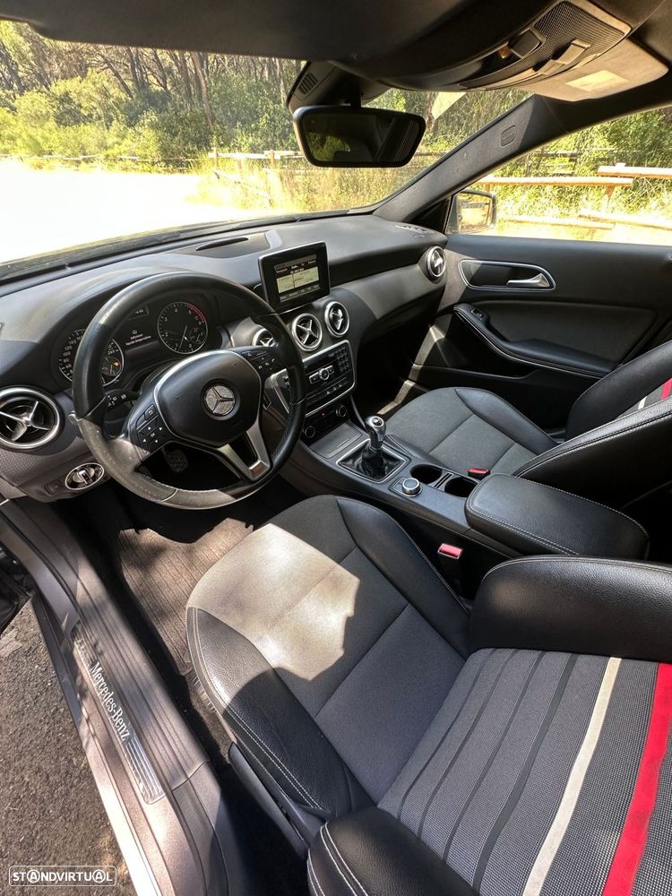 Mercedes-Benz A 180 d AMG Line - 24