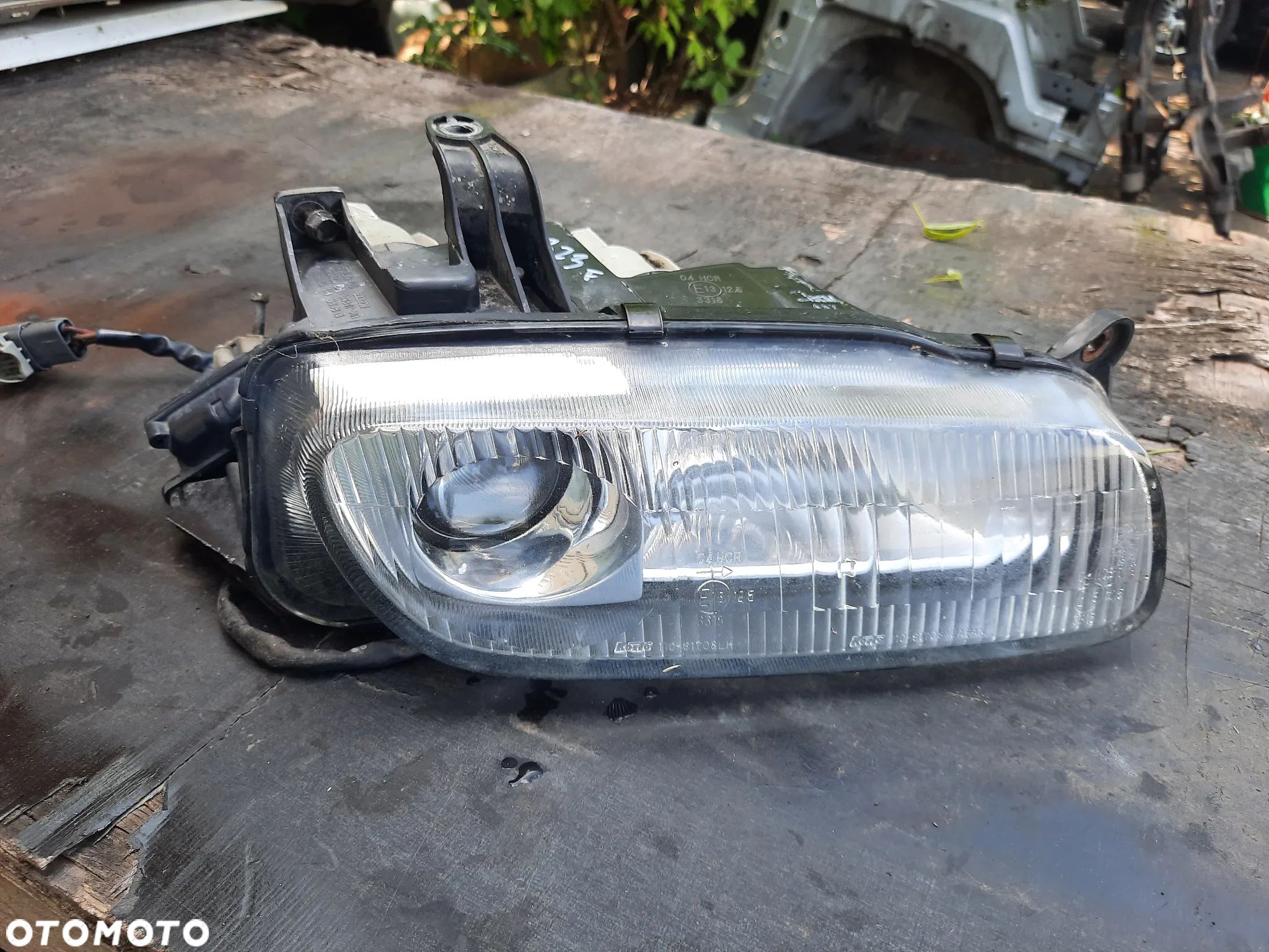MAZDA 323F LAMPA HALOGEN PRAWA KOITO 110-61708 - 1
