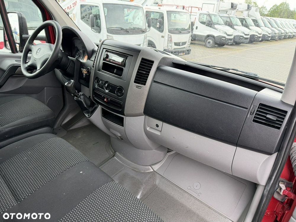 Mercedes-Benz Sprinter - 25