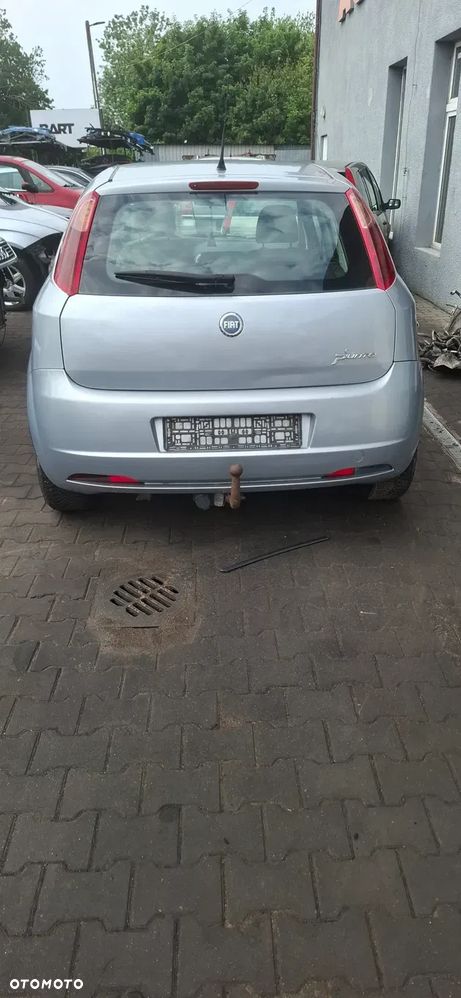 FIAT GRANDE PUNTO KLAPA TYŁ 589A - 1