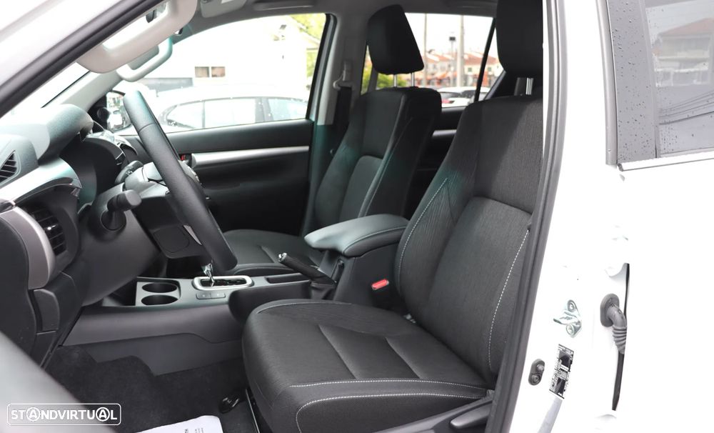 Toyota Hilux 2.4 D-4D 4WD CD CH Aut. - 13