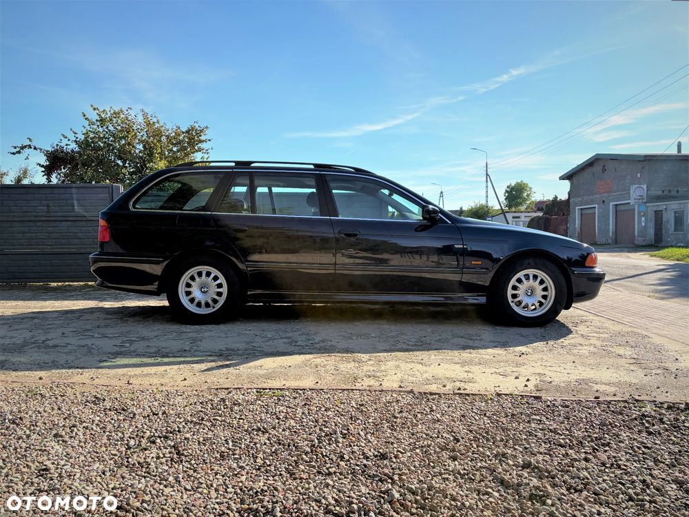 BMW Seria 5 523i - 5