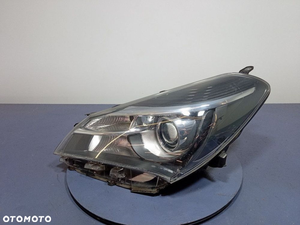 TOYOTA YARIS III LIFT REFLEKTOR LEWY LAMPA PRZEDNIA EU - 1