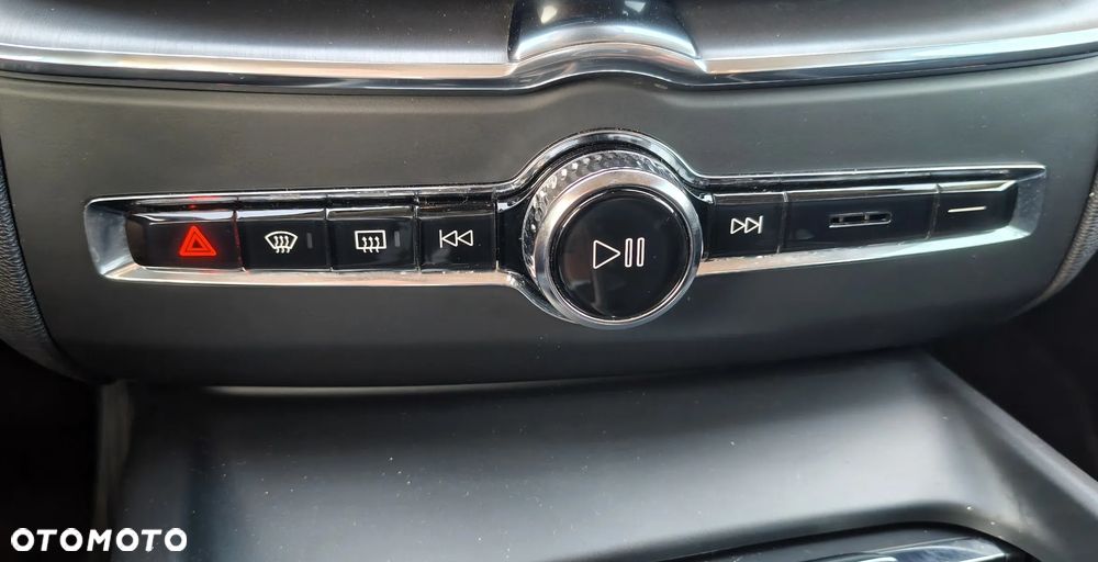 Volvo XC 60 B4 D AWD Momentum Pro - 21