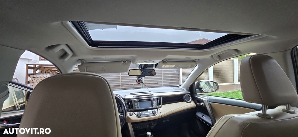 Toyota RAV4 2.2 D-4CAT 4WD Aut Luxury 18" - 30