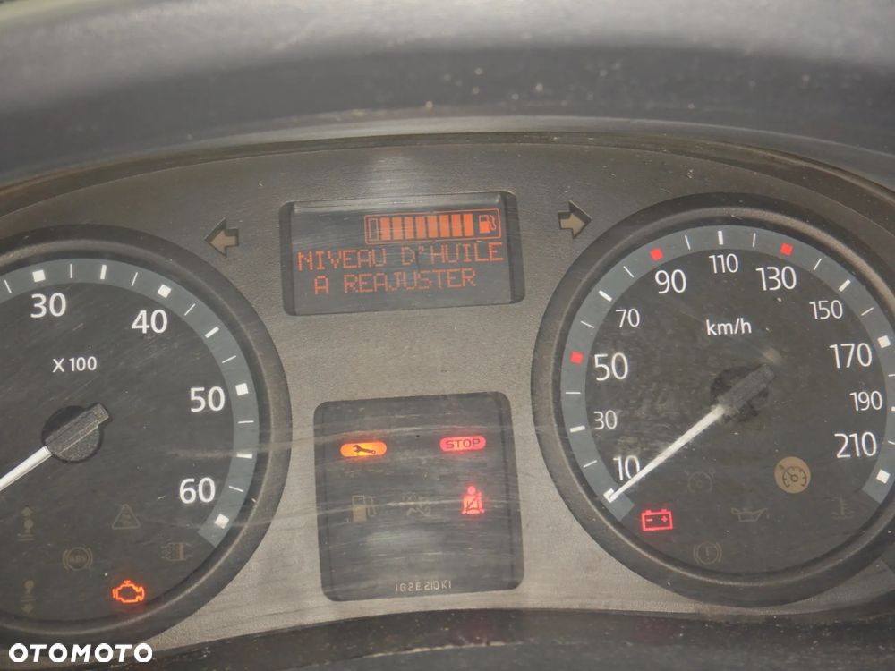 Renault Trafic 2.0 dCi - 11