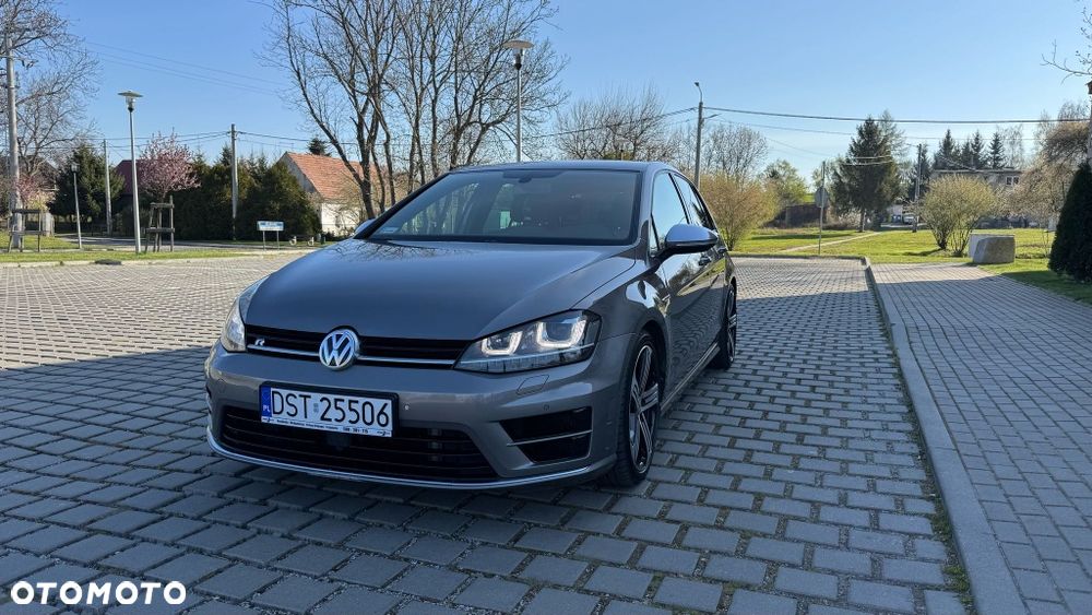 Volkswagen Golf - 1