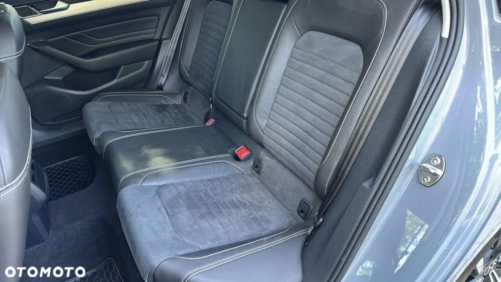 Volkswagen Passat Variant 2.0 TDI EVO Elegance DSG - 11