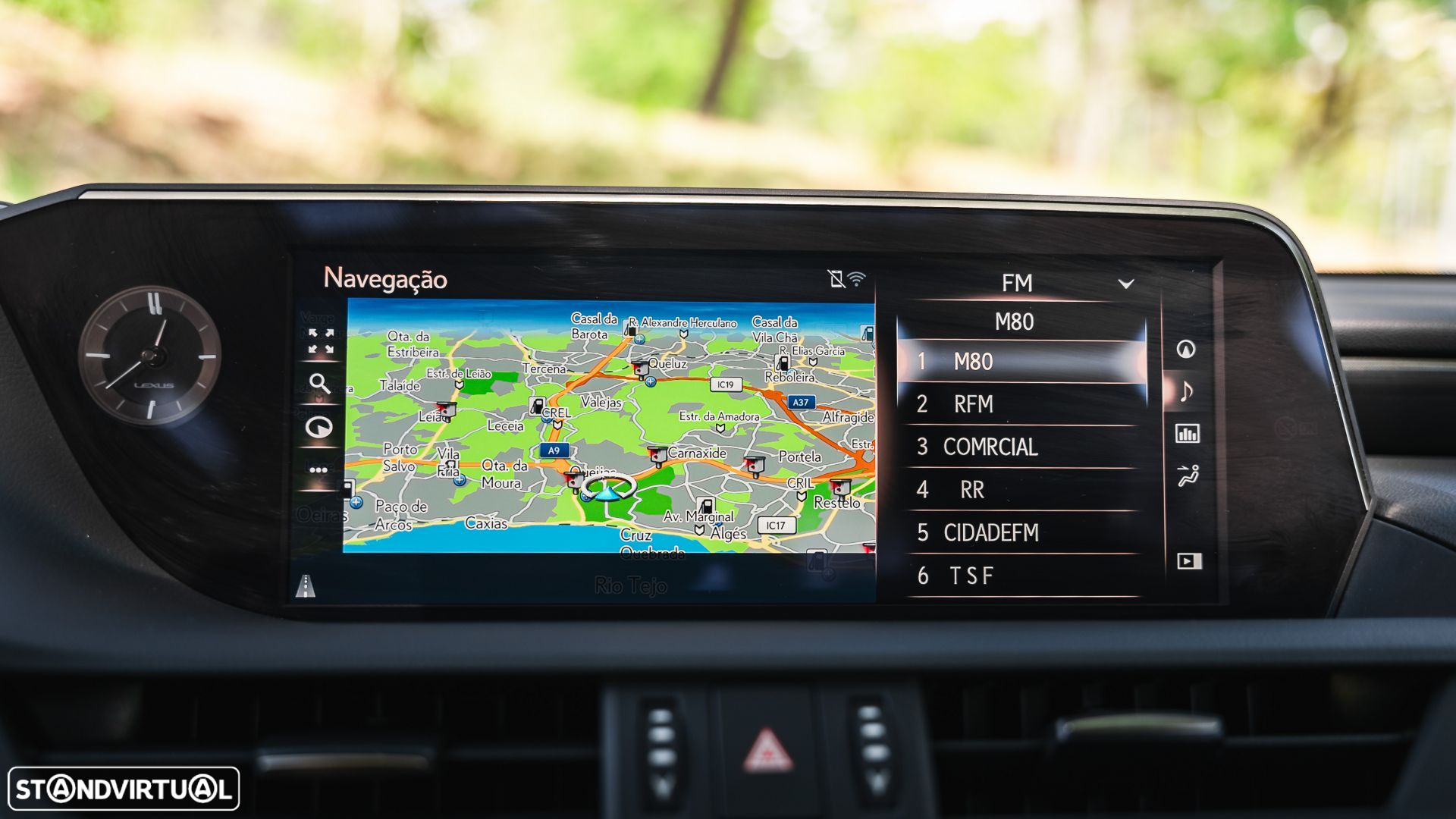 Lexus ES 300h Special Edition - 28
