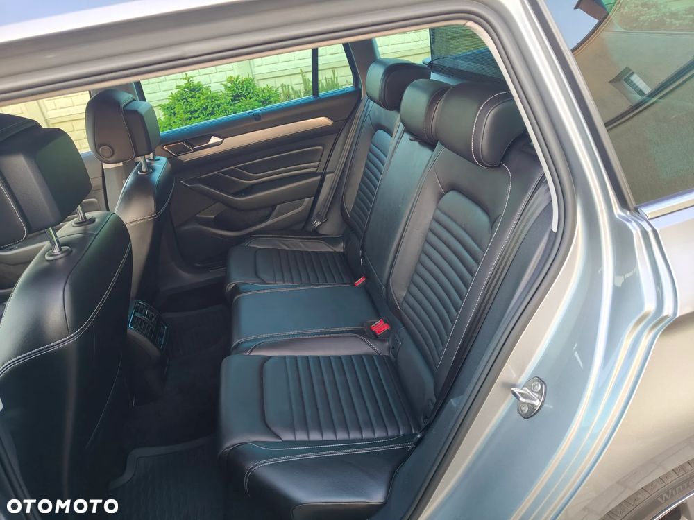 Volkswagen Passat Variant 2.0 TDI SCR DSG 4Motion Elegance - 21