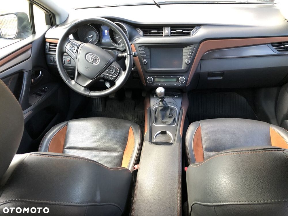 Toyota Avensis 2.0 D-4D Premium - 9