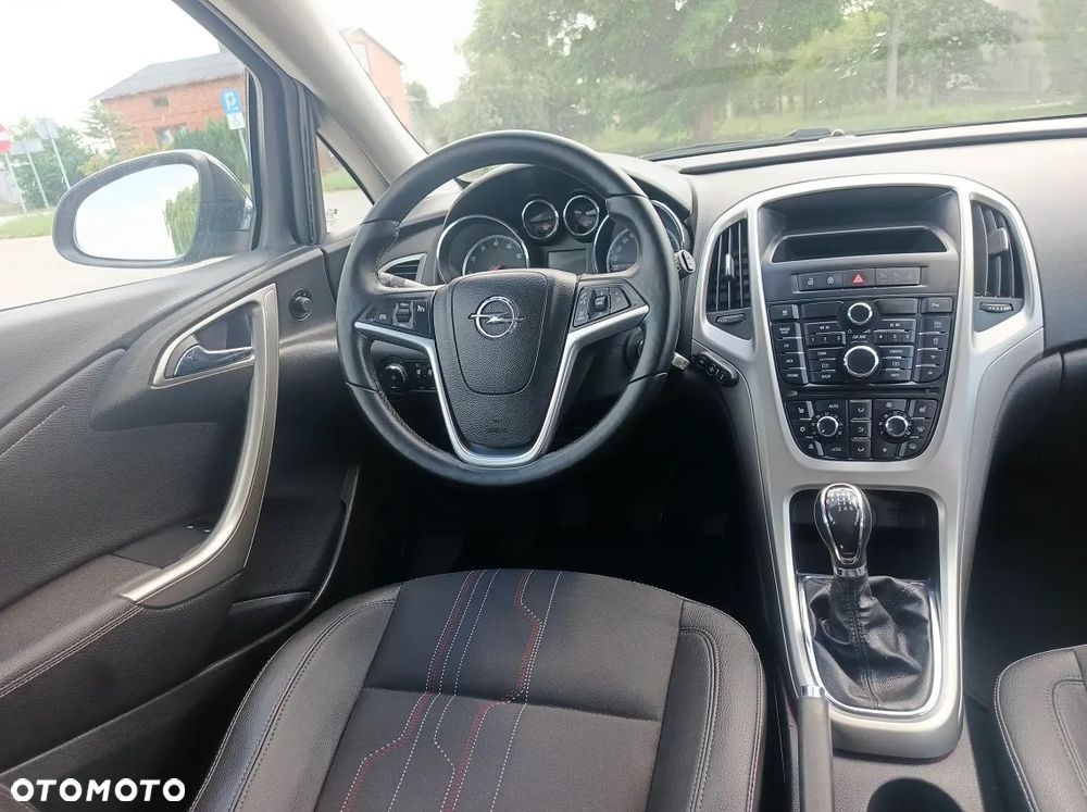Opel Astra 1.4 Turbo 150 Jahre - 14