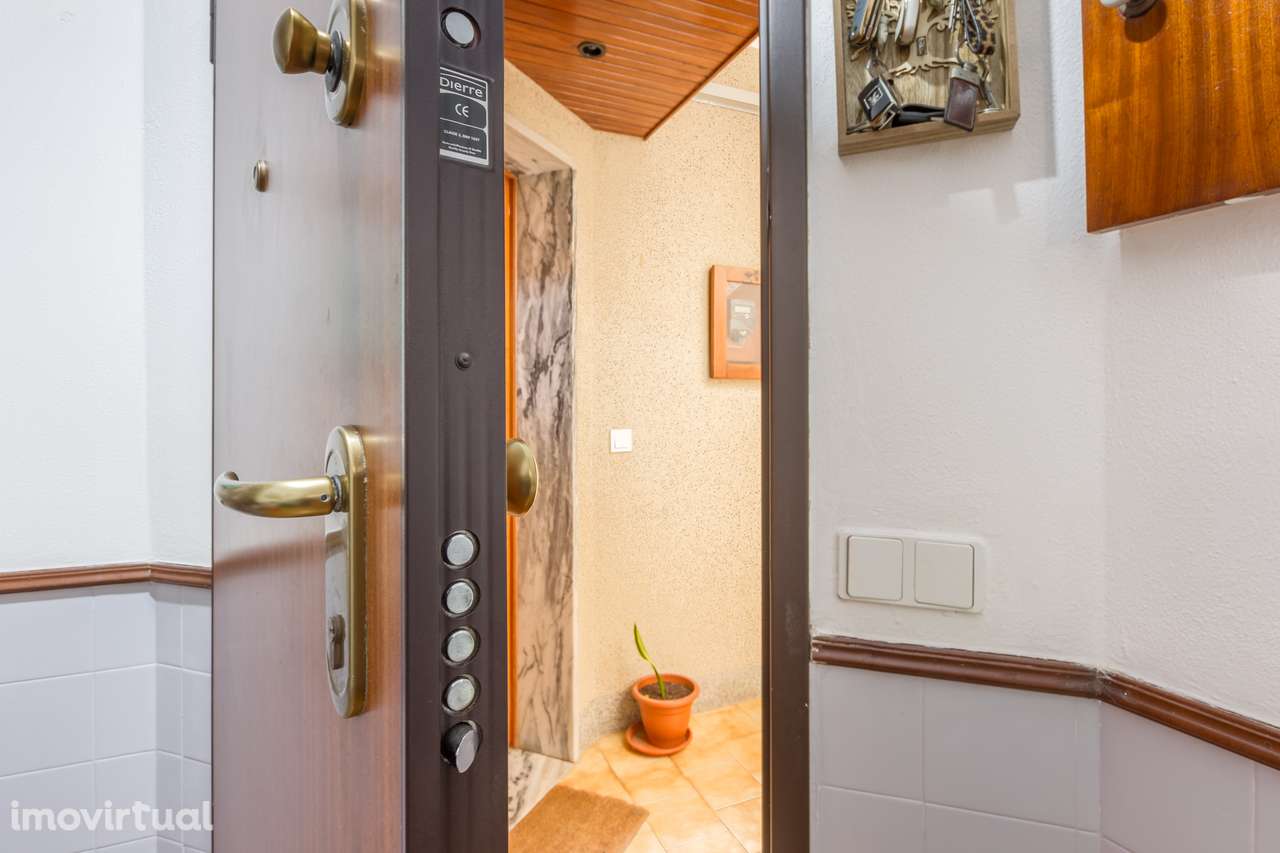 Apartamento T2 na Baixa Da Banheira na Rua do Mercado. - Grande imagem: 5/20