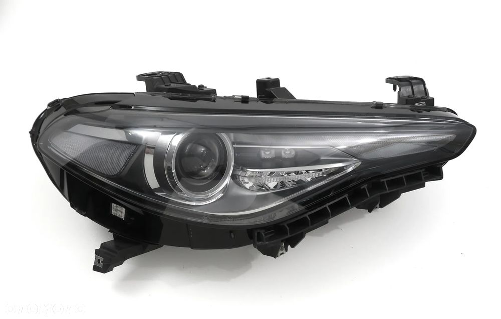 ALFA ROMEO GIULIA reflektor Bi XENON skrętny D3S 35W LED 12 PIN OE - 1