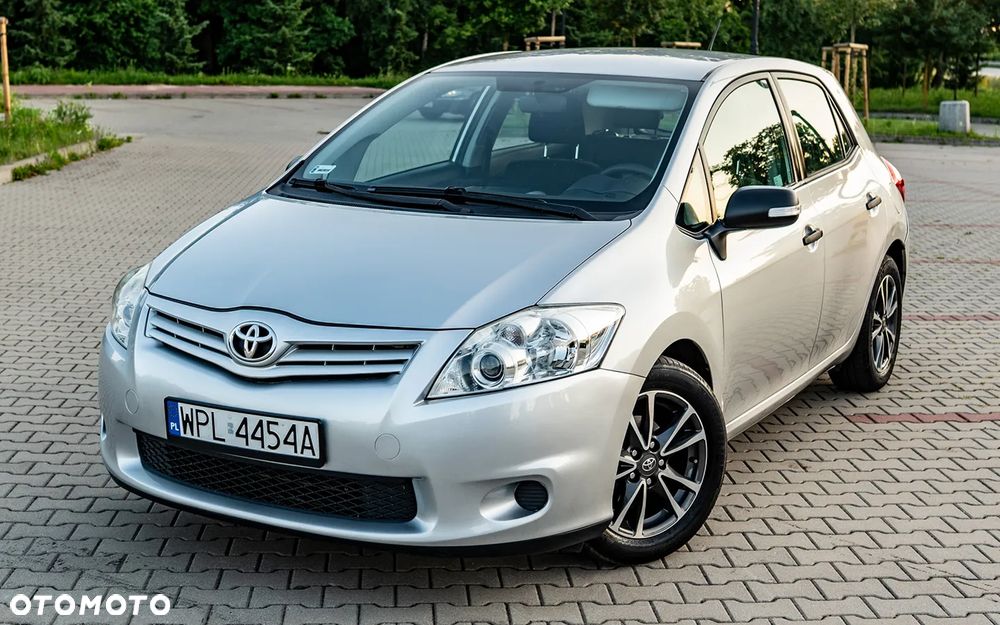 Toyota Auris 1.4 D-4D Luna EU5 - 1