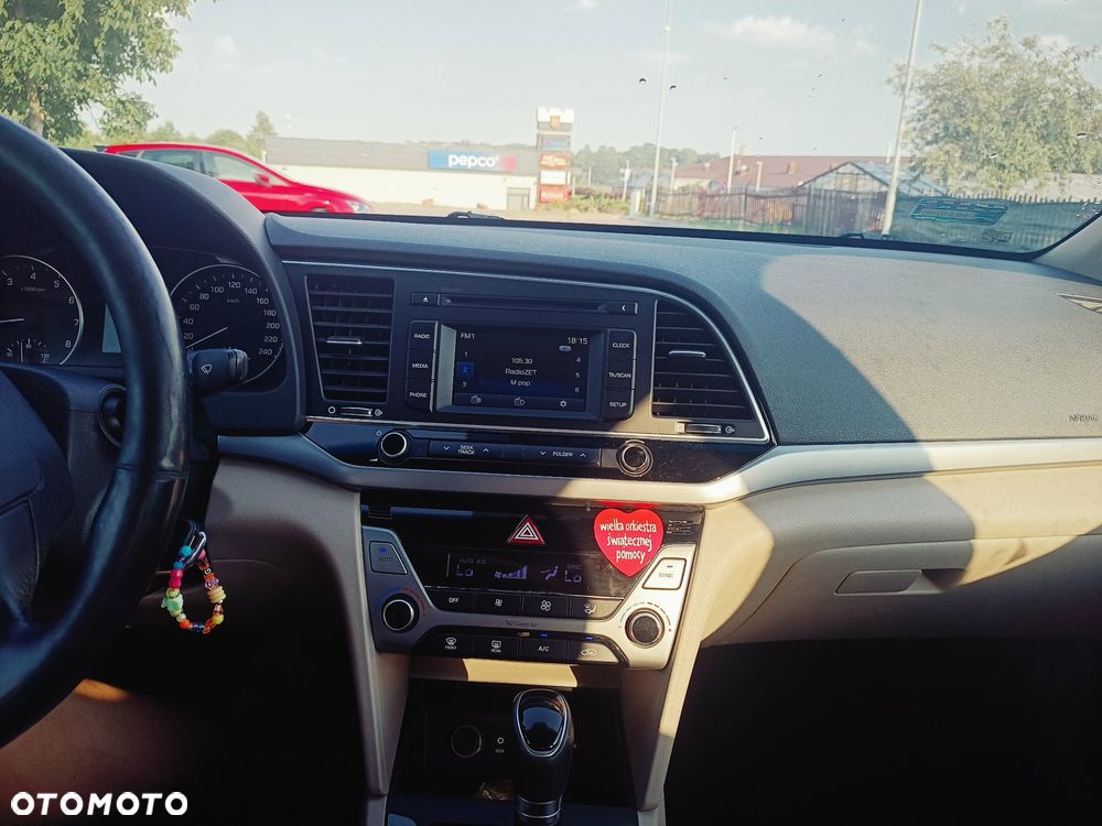 Hyundai Elantra 1.6 Comfort - 3