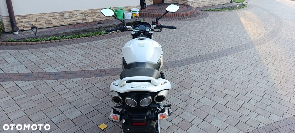 Suzuki GSR - 6