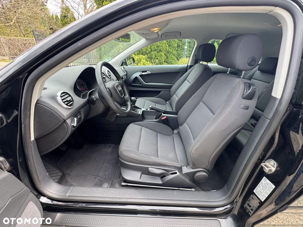 Audi A3 3-drzwiowe 1.6 Attraction - 9