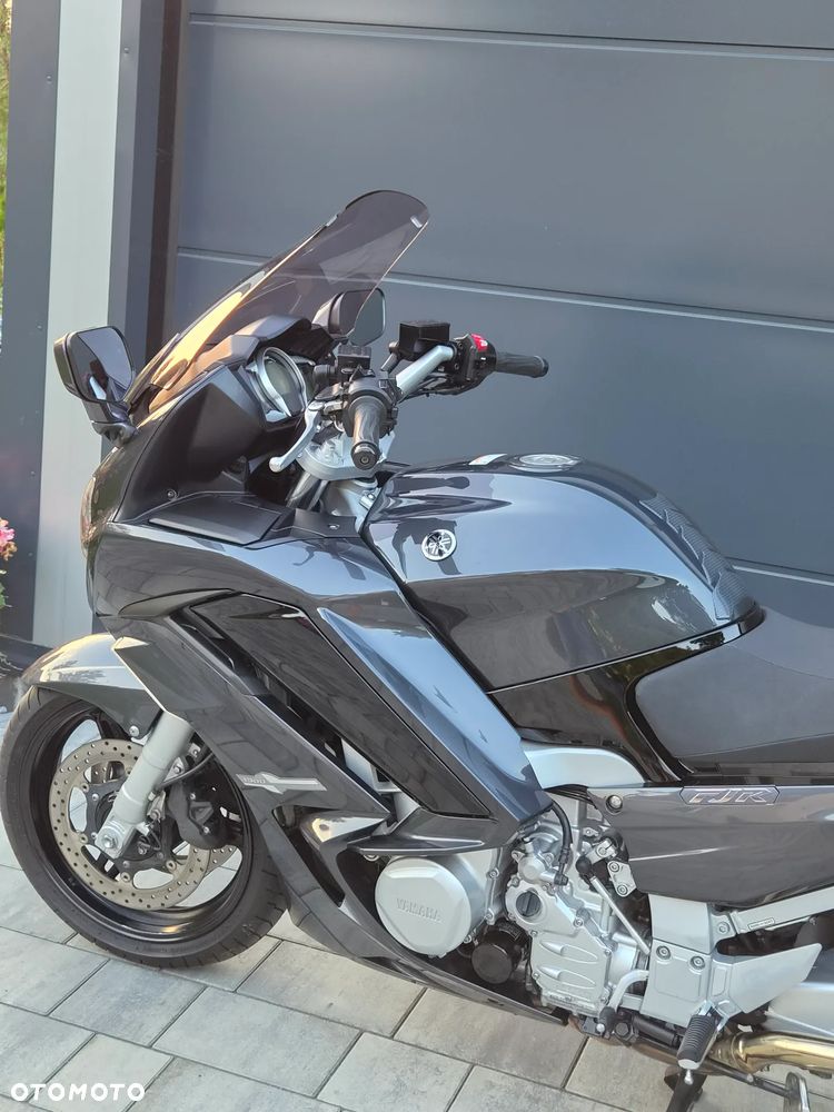 Yamaha FJR - 27