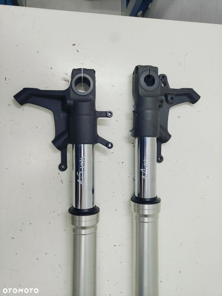 Lagi Lewa + Prawa Suzuki GSX-S 950 - 2