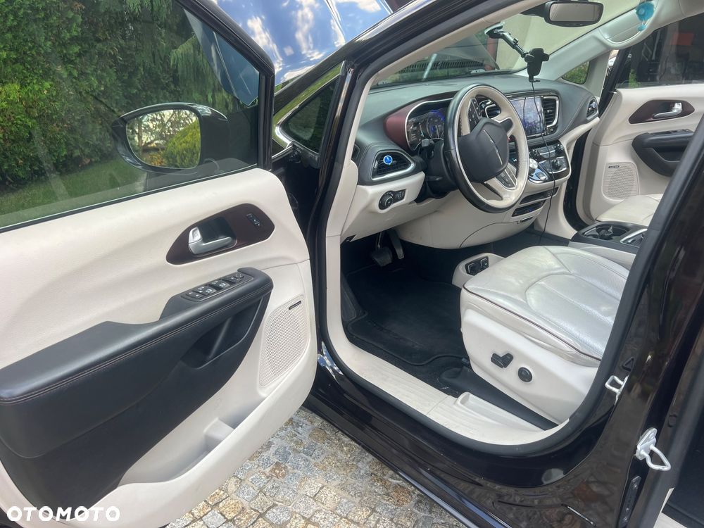 Chrysler Pacifica - 11