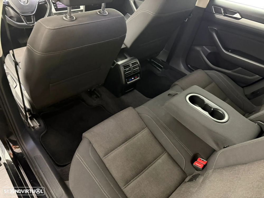 VW Passat Variant 2.0 TDi Confortline DSG - 11
