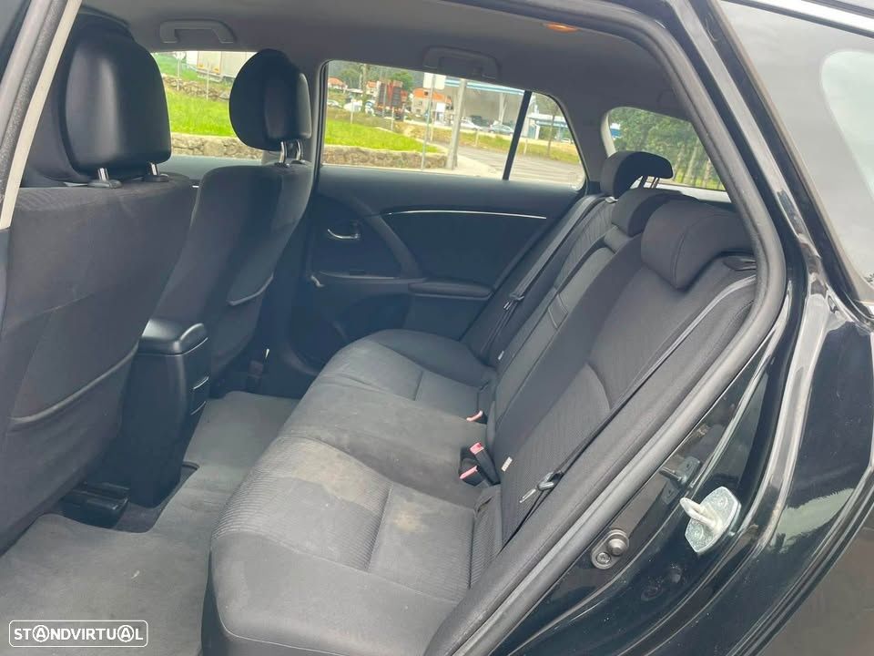Toyota Avensis SW 2.0 D-4D Premium Sport+GPS - 6