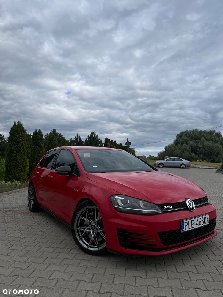 Volkswagen Golf - 1