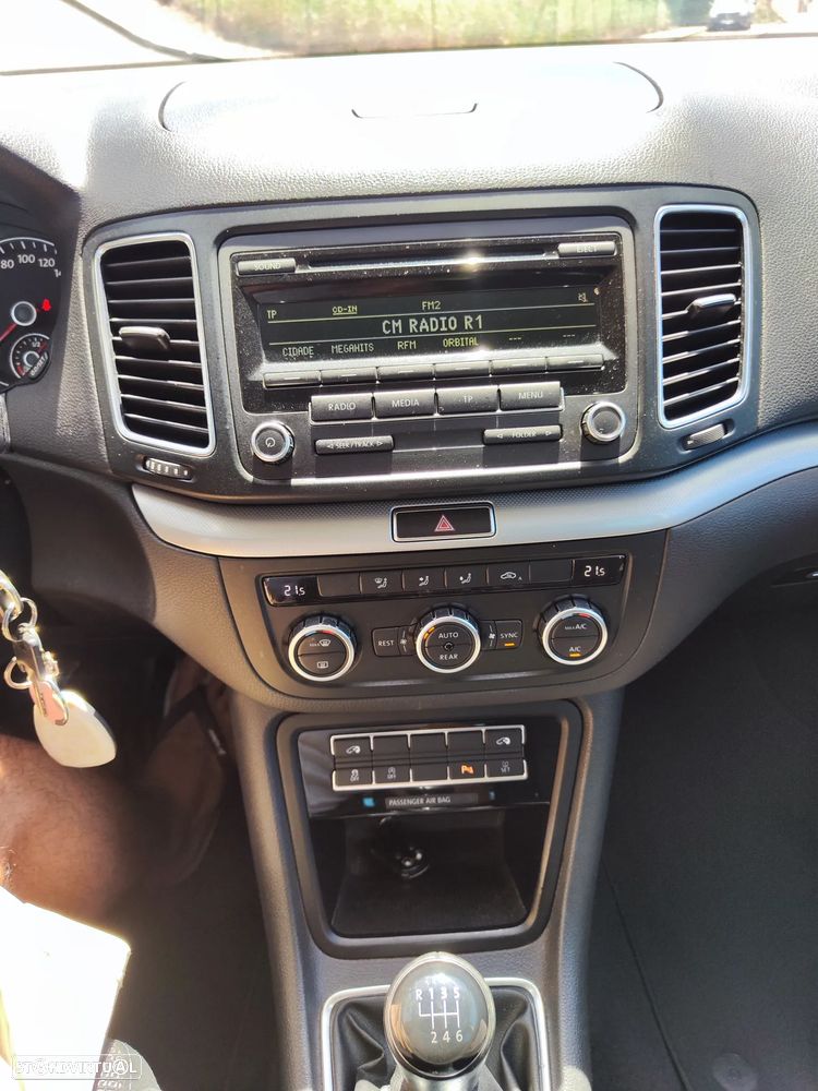 VW Sharan 2.0 TDI Confortline - 16