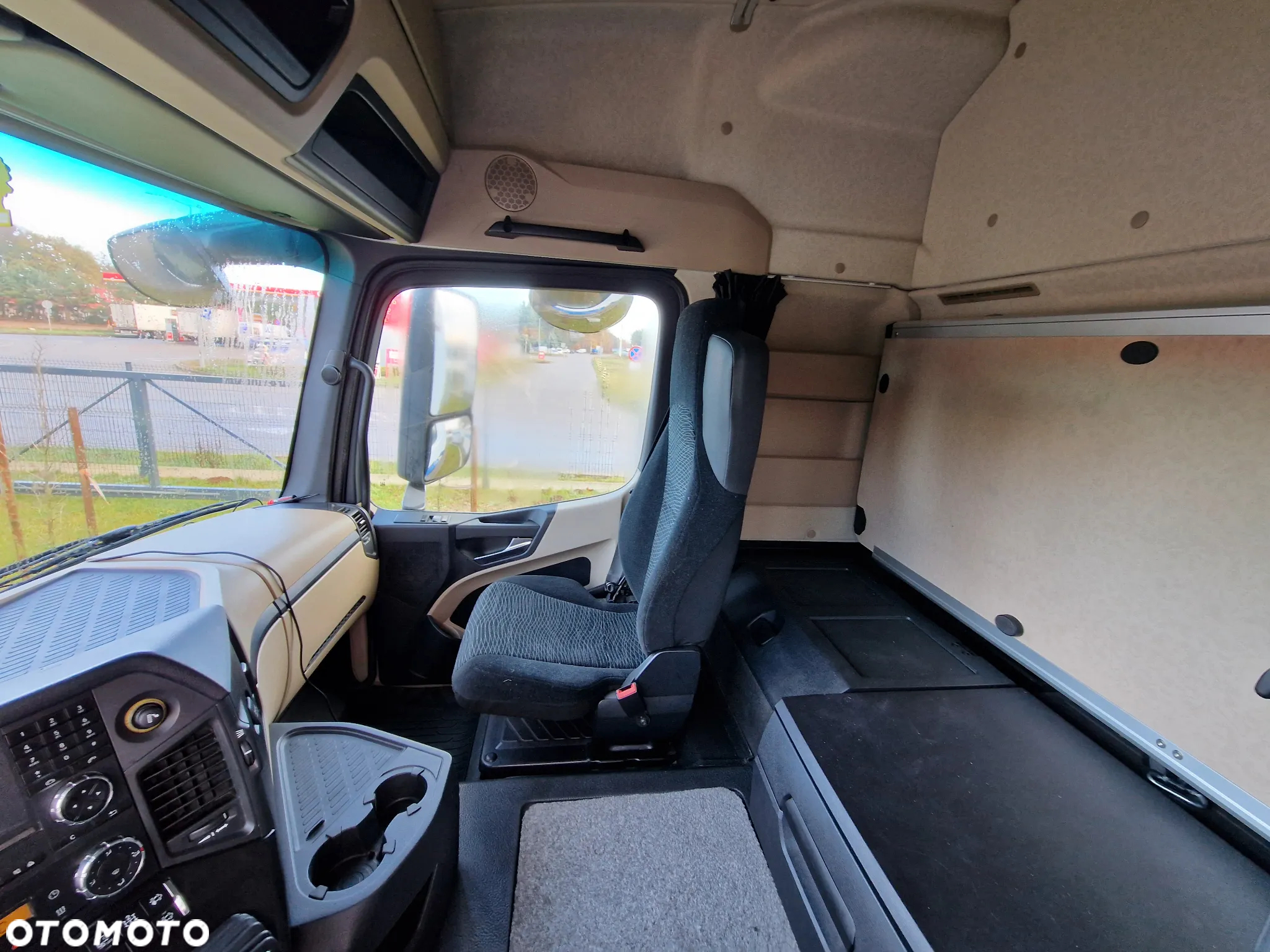 Mercedes-Benz Actros - 7