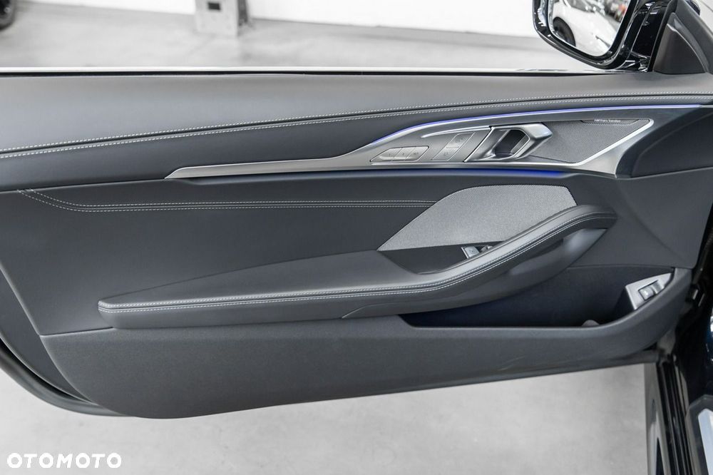 BMW Seria 8 M850i xDrive - 32
