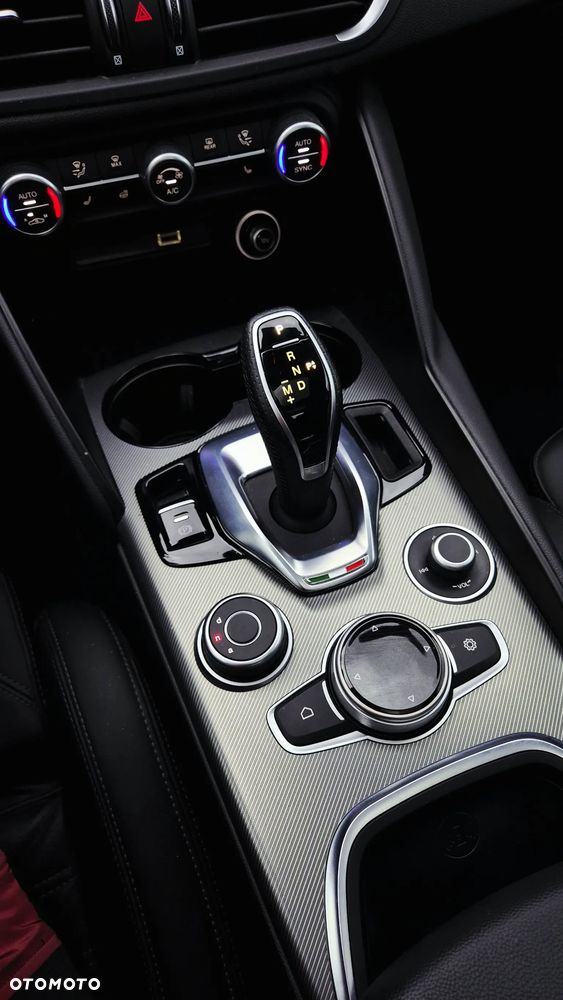 Alfa Romeo Giulia 2.0 Turbo Veloce Q4 - 24