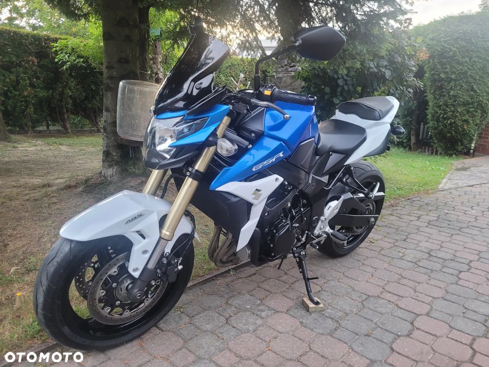 Suzuki GSR - 18