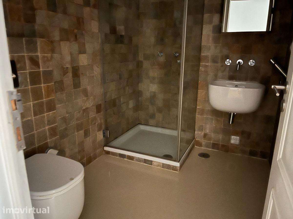 Quarto - localizado em Penha Lisbon - Grande imagem: 2/10