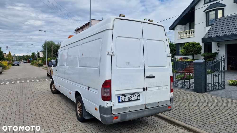 Mercedes-Benz Sprinter - 2