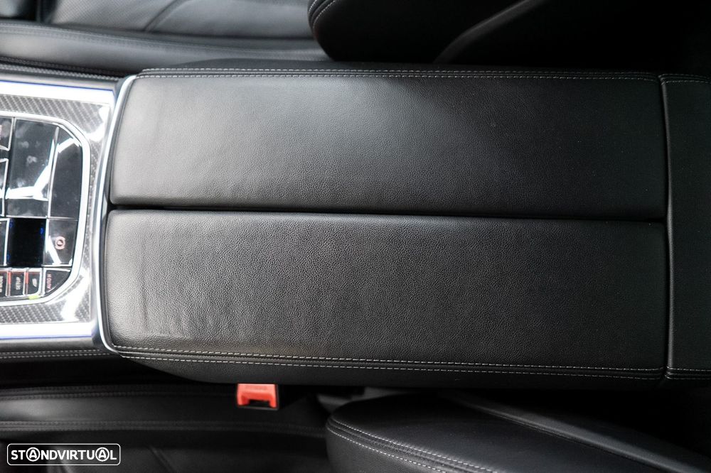 BMW M8 Competition - 36