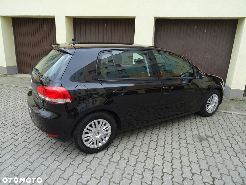 Volkswagen Golf 1.6 TDI DPF BlueMotion - 23