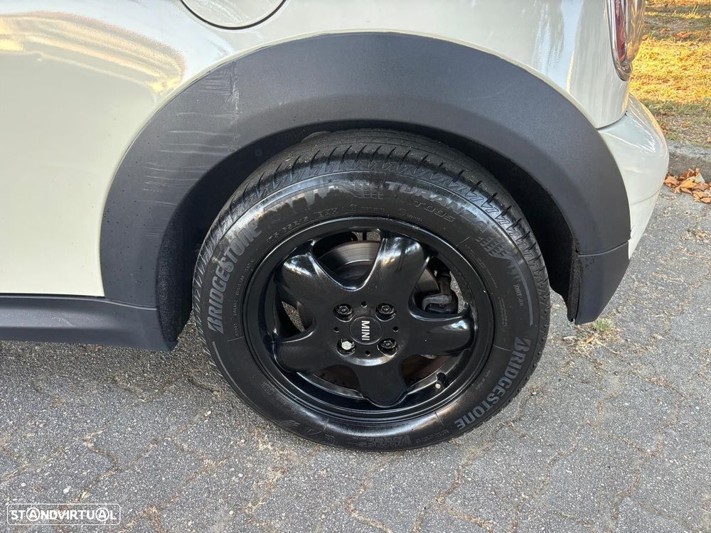 MINI 3 Portas Cooper D - 18