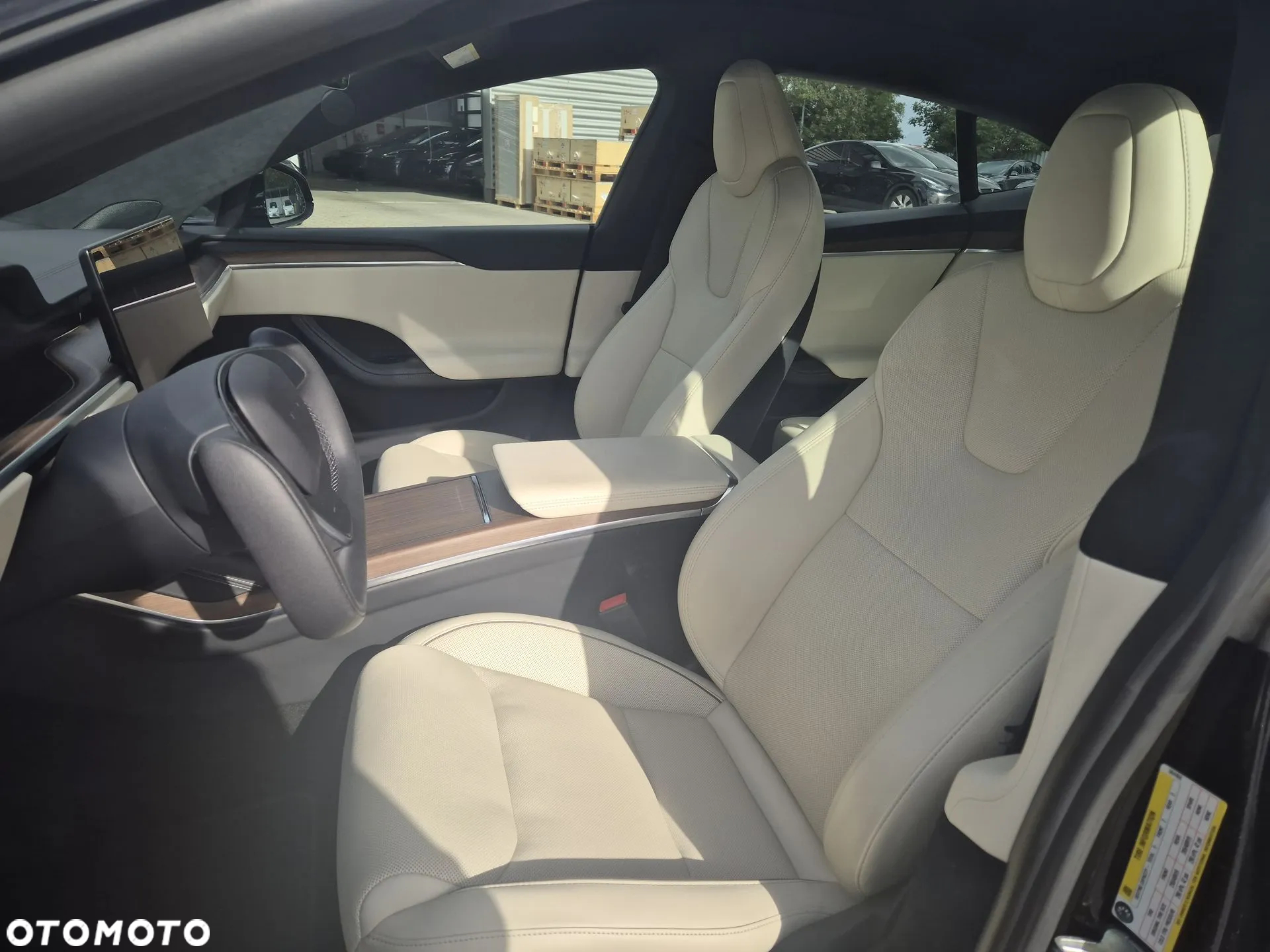 Tesla Model S Plaid - 12