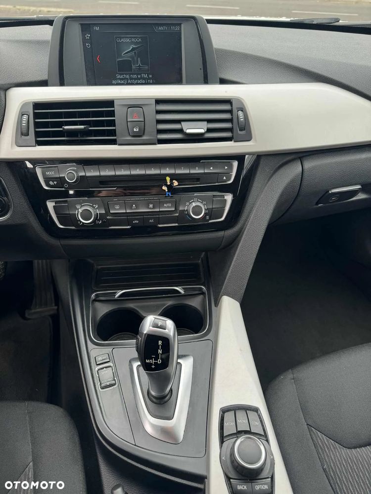 BMW Seria 3 318i Sport Line - 18