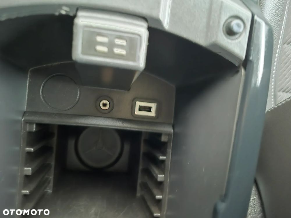 Ford Kuga 2.0 TDCi 2x4 Titanium - 24