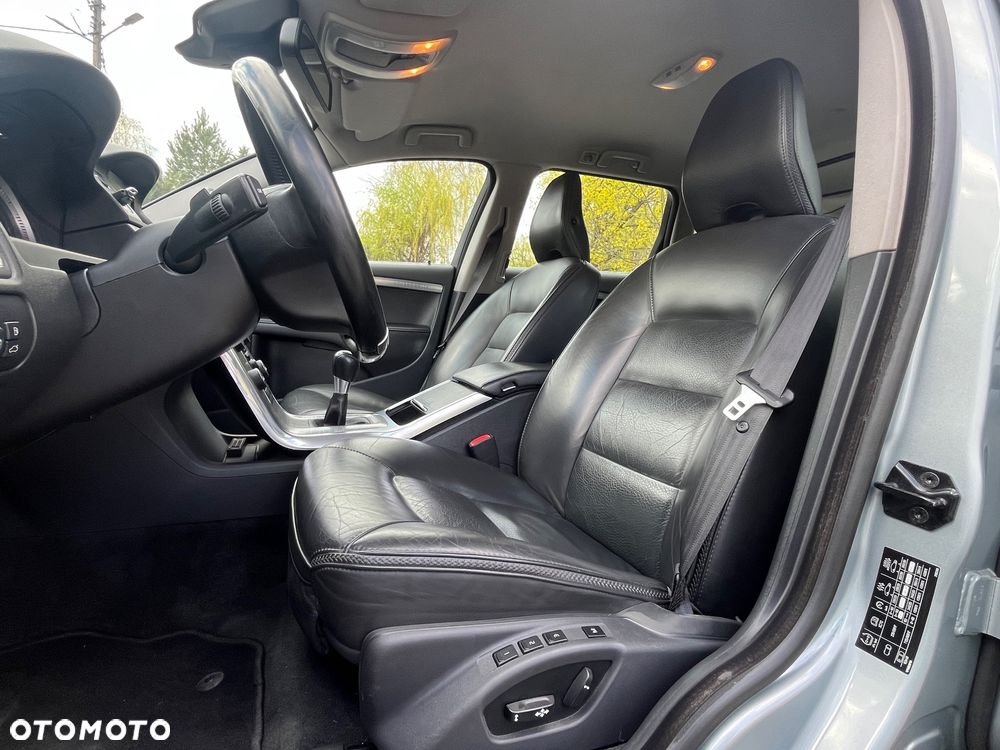 Volvo XC 70 D5 AWD Momentum - 9