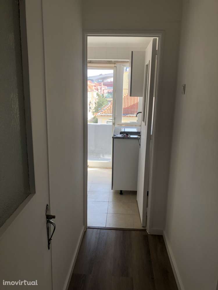 Apartamento T1 Renovado Alcantara - Grande imagem: 4/11