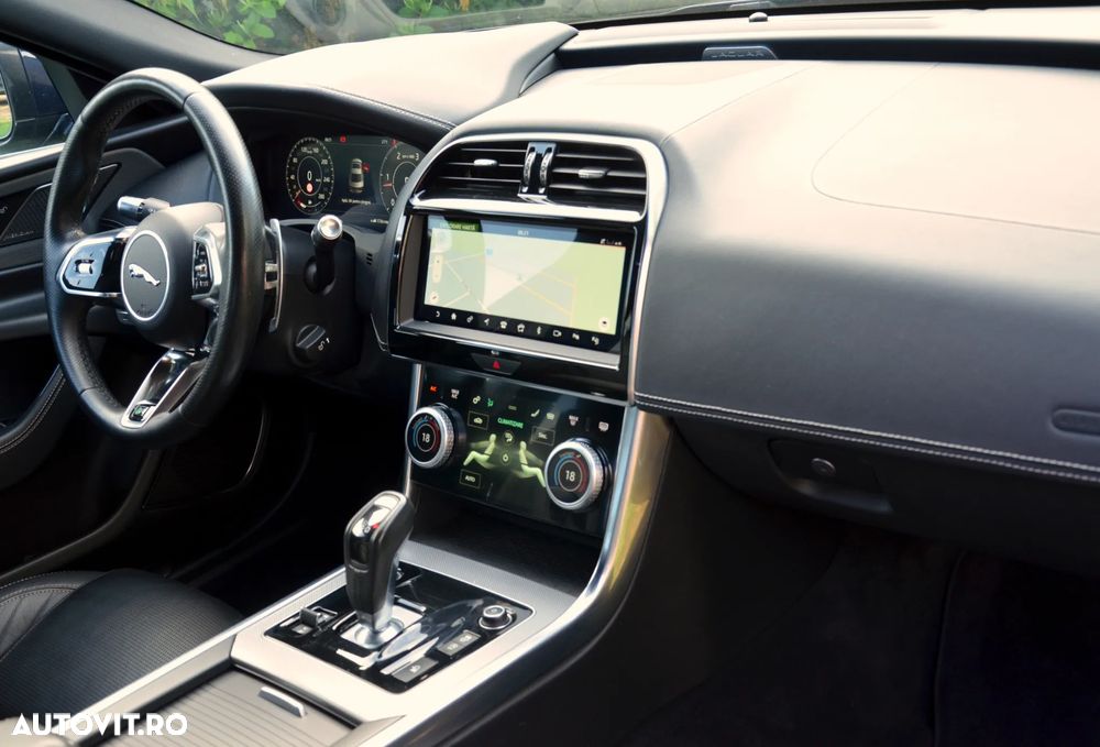 Jaguar XE D200 Aut. R-Dynamic HSE - 23