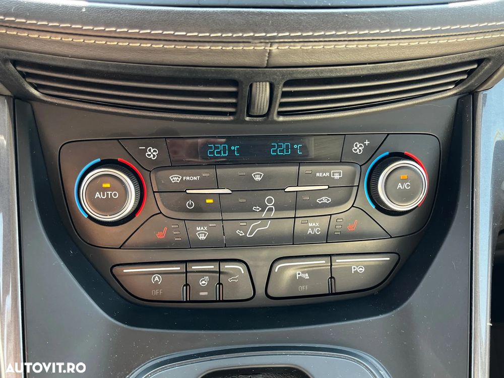 Ford Kuga 2.0 TDCi 4WD Powershift Vignale - 24